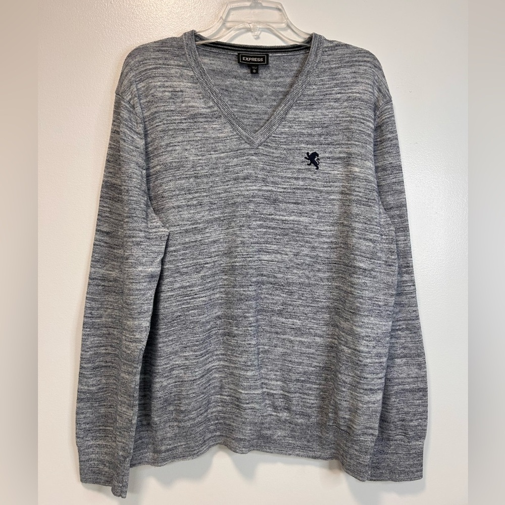 Express Gray V-Neck Knit Long Sleeve Sweater with chest logo Men’s Size XL